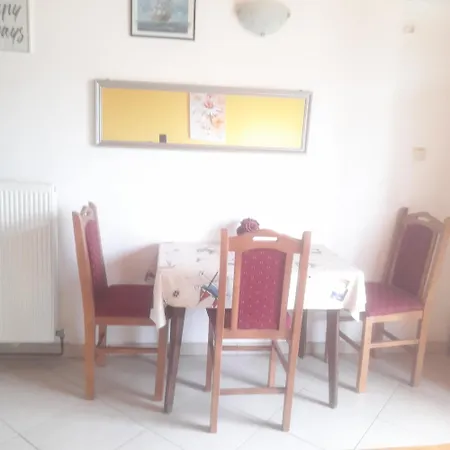 Apartments Antonela With Seavies Apartman