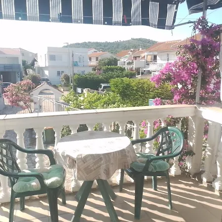 Antonela With Sea View And Homemade Products Wine Olive Oil Figs Sense Of Dalmatia דירה