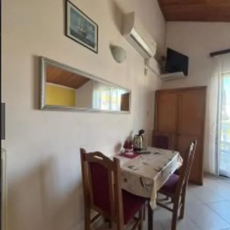 Antonela With Sea View דירה *