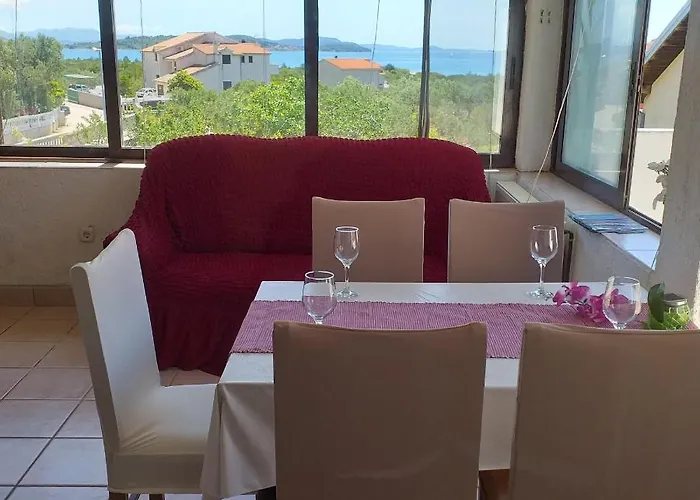 公寓 Antonela With Seavies