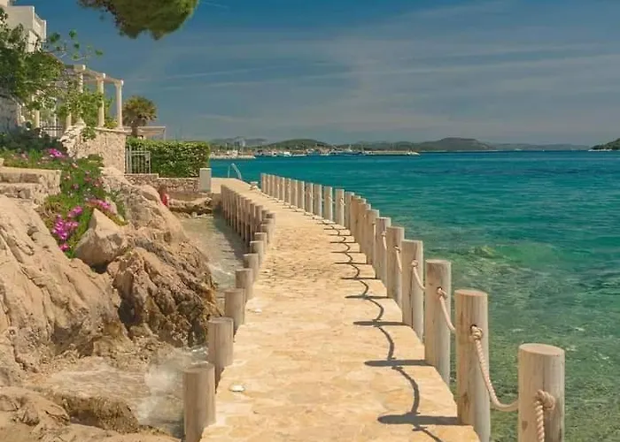 Antonela With Seavies