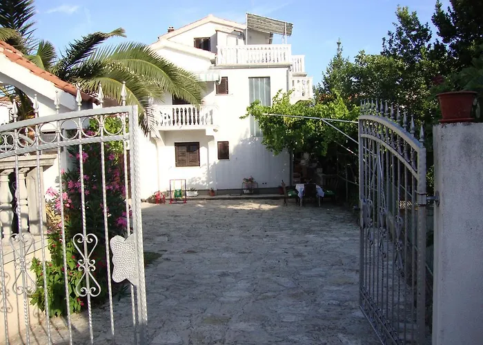 Antonela With Seavies *