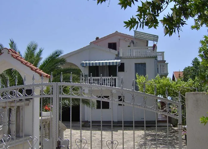 Antonela With Seavies Tribalj